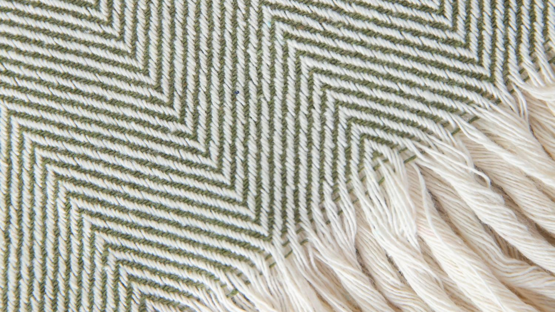 Les couleurs et motifs tendance pour les plaids en cachemire
